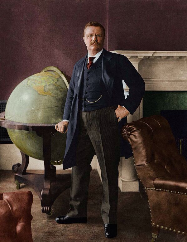 AmericanNstlg's tweet image. American Giant. One of the best to have ever done it.

Be Theodore Roosevelt

&amp;gt;Born 1858. New York. Wealthy family.

&amp;gt;Sickly child. Severe asthma. Can barely breathe. Weak.

&amp;gt;Father tells you: "You have the mind but not the body. Make your body."

&amp;gt;Build a gym in your house.…