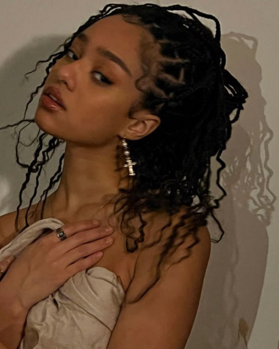 manoniverse's tweet image. this fine ass WOMAN