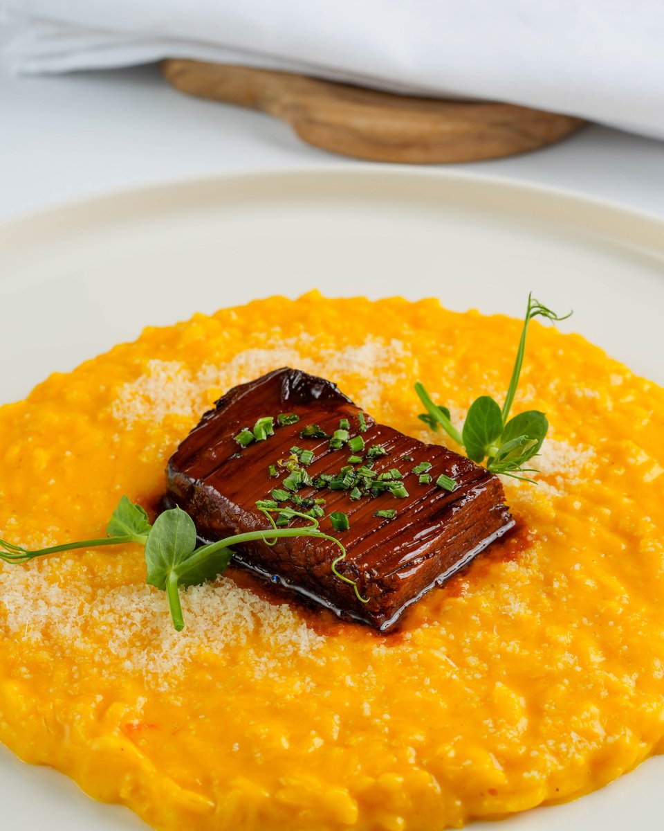 Risotto with Beef Short Ribs: A sophisticated culinary experience where vibrant saffron meets tender, slow-cooked beef. ✨

Reservation: tinyurl.com/TerrazzaItalia…

#terrazzaitalia #italianfood #italia #italy #istanbul