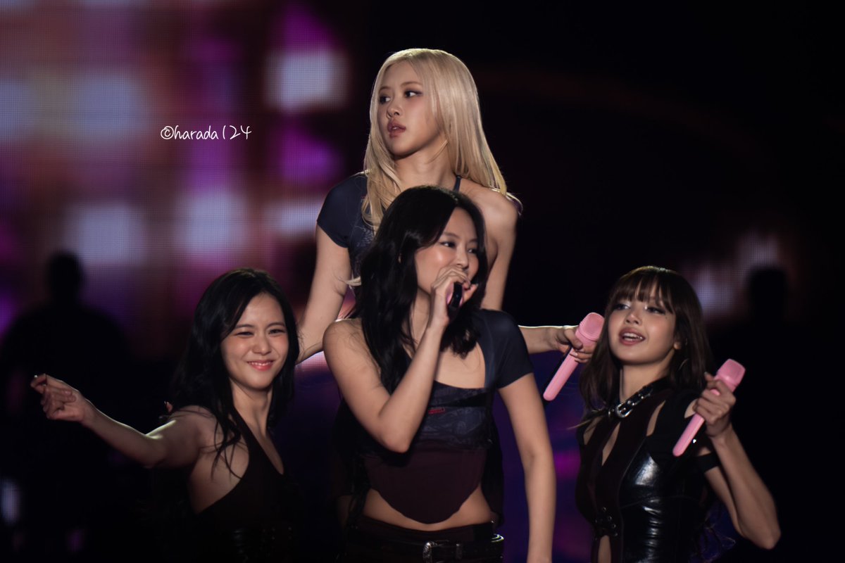 bIackpinkloops's tweet image. BP AND THEIR INSANE VISUALS 

 #DEADLINE_IN_TOKYO