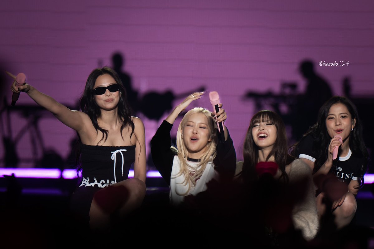 bIackpinkloops's tweet image. BP AND THEIR INSANE VISUALS 

 #DEADLINE_IN_TOKYO