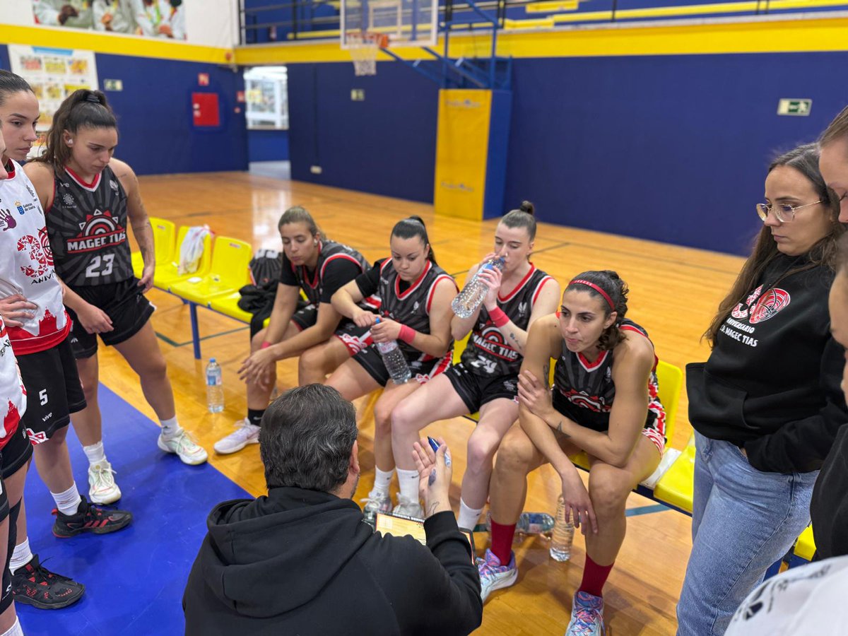 El Magec Tías Lanzarote compitió hasta el final, pero cedió 74-62 ante el Spar Gran Canaria 🏀🔥 El desgaste marcó el tramo decisivo del derbi de #LF2. Próxima cita, en casa. #BaloncestoFemenino #TGR 📻🎙️