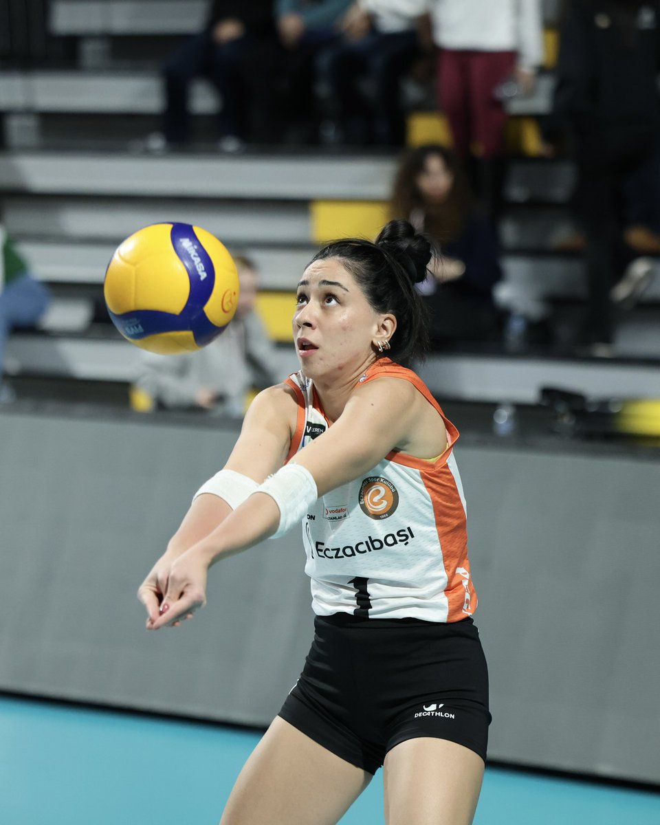 EczacibasiSK's tweet image. VakıfBank maçımız öncesi ısınmadayız. 🐅