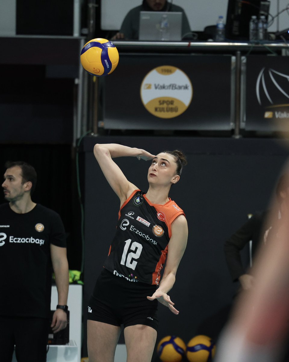 EczacibasiSK's tweet image. VakıfBank maçımız öncesi ısınmadayız. 🐅