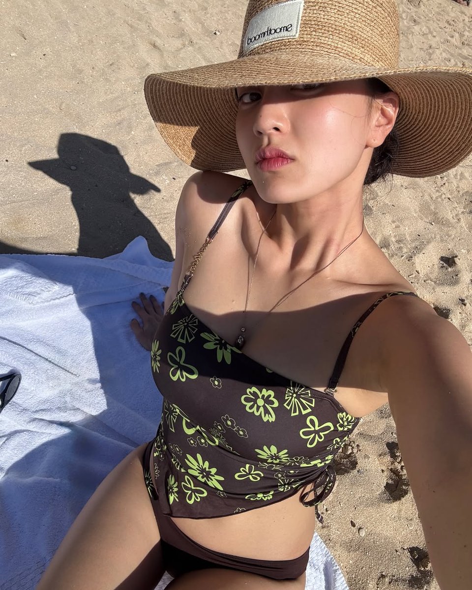 todayintwice's tweet photo. 1 year ago today, JIHYO posted these photos from her vacation in Hawaii on Instagram. https://t.co/we1BxNPbxK