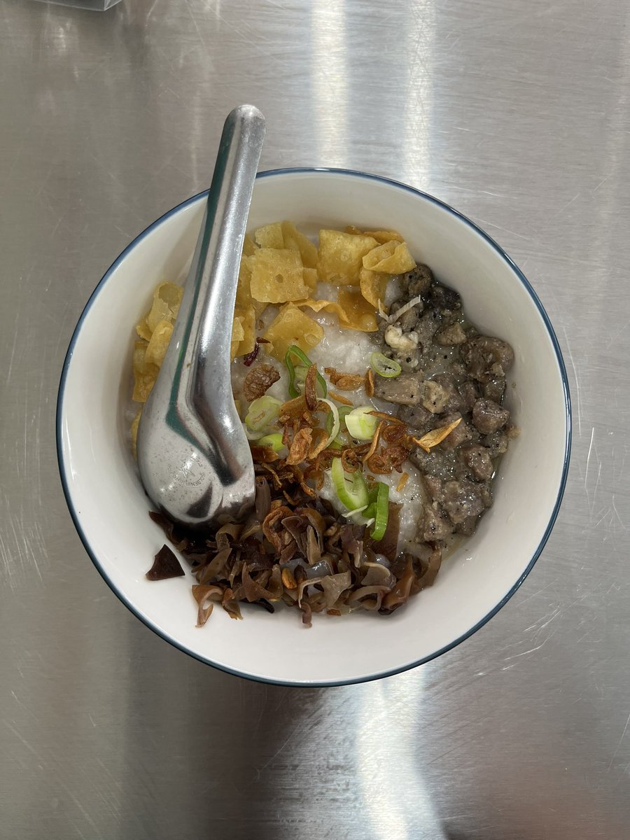 vadaang's tweet image. Update jajan / makanan di tahun 2026 sejauh ini :

Bubur Saikoro ✅
Mie ayam ✅
Nasi sapi lada hitam ✅
Mie kuah ikan ✅