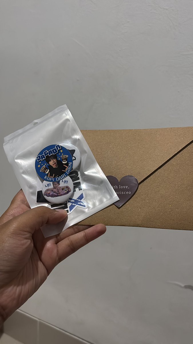 Dead & est tweet media