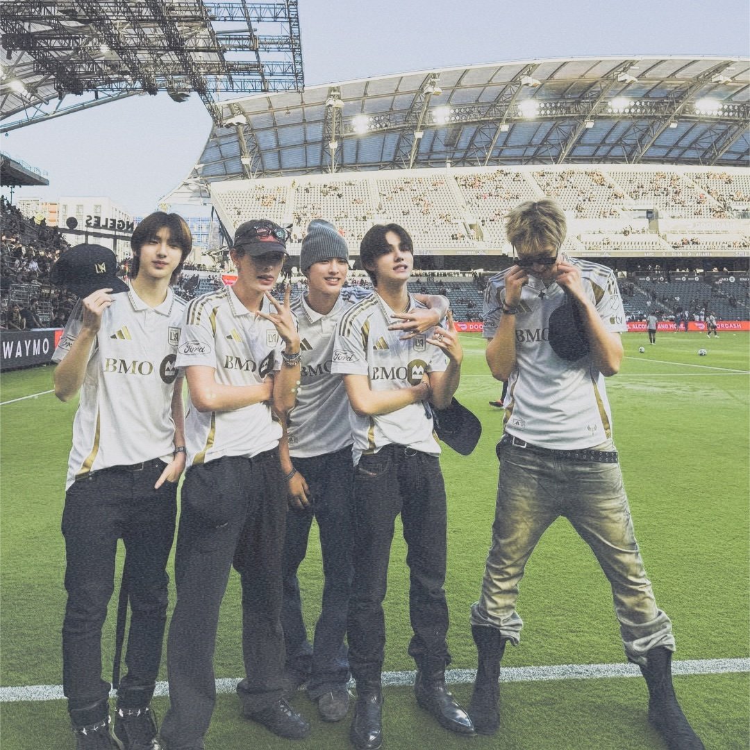 Keomnho's tweet image. ⛶ LAFC  And  Honorable  Falconer  Moment