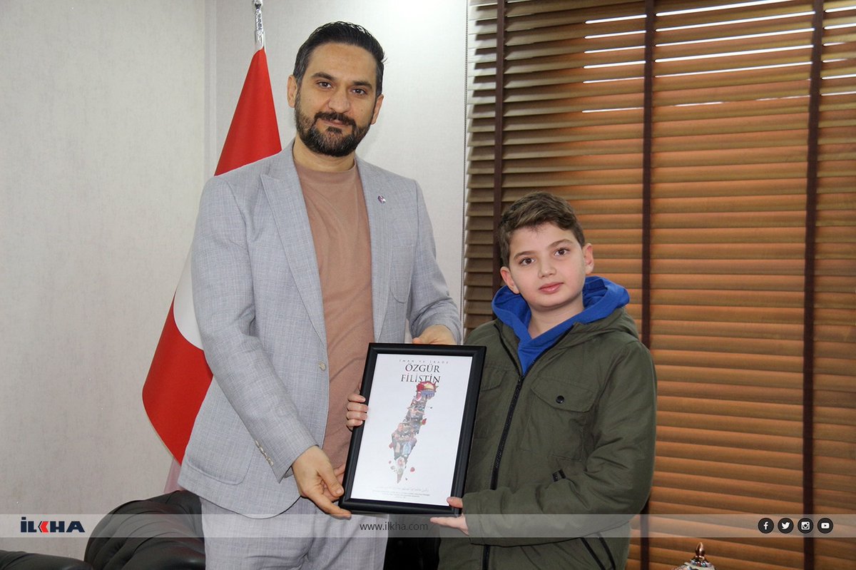 tekdemiRamazan's tweet photo. Ziyaretleriyle bizleri onurlandıran Gazze gönüllüsü güzel yürekli Mahmut Sami kardeşimize ve ailesine minnettarlığımızı ifade ediyor, misafirlerimizi ağırlayan Genç Memur-Sen teşkilatımıza ve Mahmut Sami’yi gündemimize kazandıran @ilkeHaberAjansi na çok teşekkür ediyoruz. https://t.co/nKxbVHVkxI