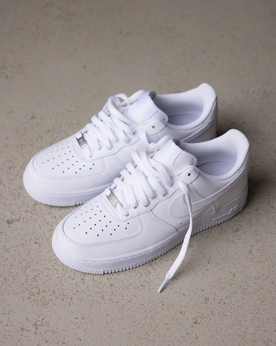 ArchiveSA's tweet image. One of the most popular of all time, the Nike Air Force 1 low-top silhouette returns in its famed all-white colourway. Layered white leather adorns the upper, with a leather Nike swoosh overlay on the side.

Nike Air Force 1 Low 'Triple White' is now available in men’s sizes…