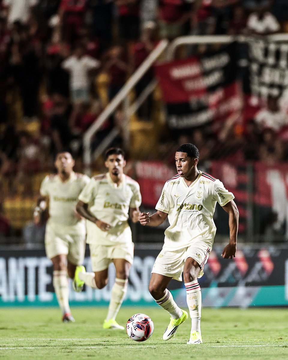 futebol_info's tweet image. ⚠️ Flamengo mantém planejamento do Campeonato Carioca e enfrentará Vasco e Fluminense com o time sub-20.

🗞️ @venecasagrande 
📸 Gilvan de Souza/CRF