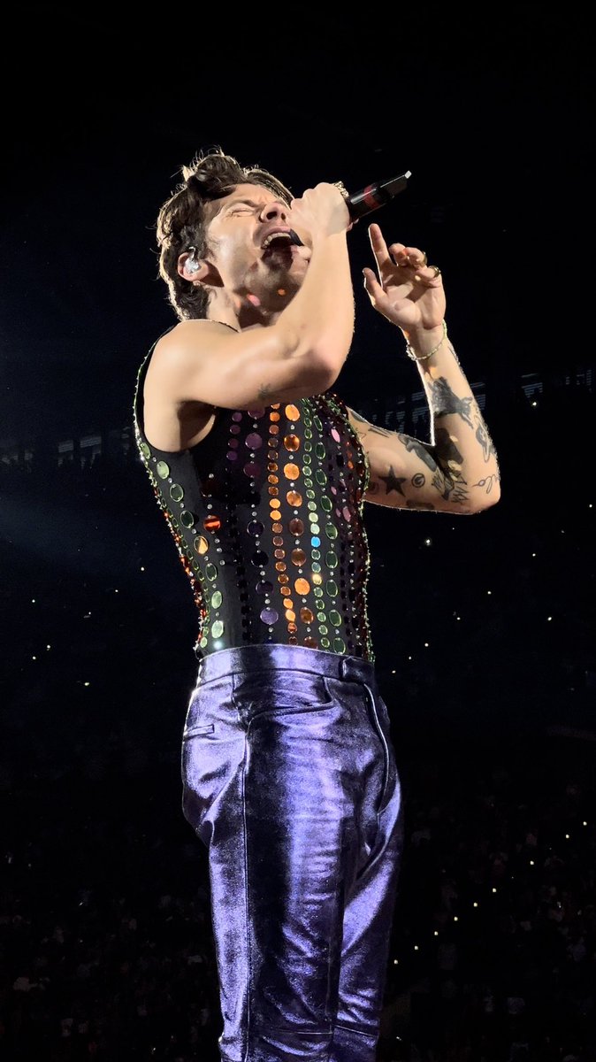 lovingyouhrry's tweet photo. i miss you harry https://t.co/bgdMJldfqn