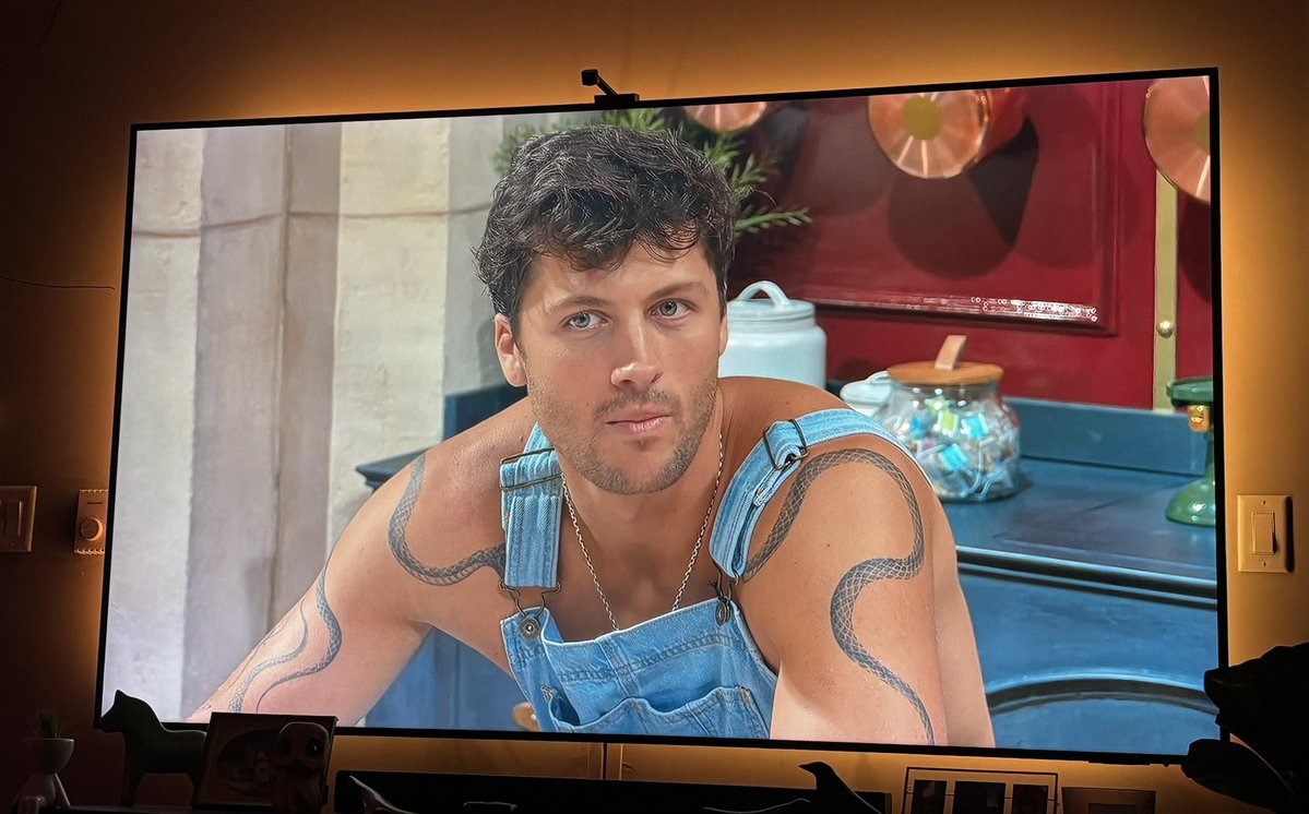 RickZhampagne's tweet image. Put his overalls in the Smithsonian and I’m not even joking. 🙏😝💕

#TheTraitors 🔪#TheTraitorsUS