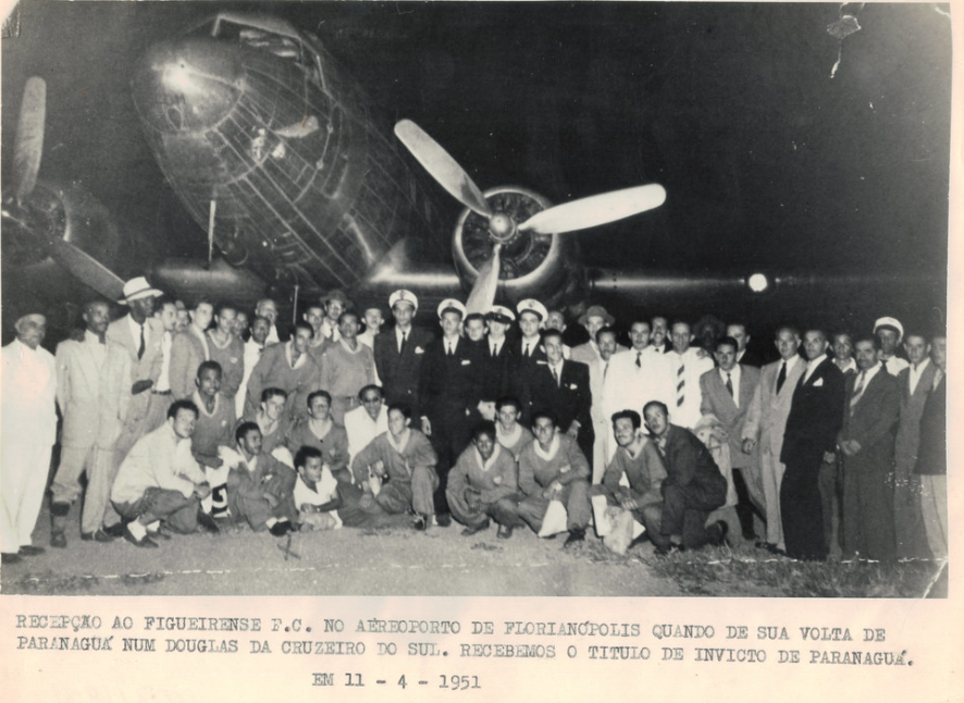Há exatos 75 anos o Figueirense se sagrava campeão do Torneio de Paranaguá de 1951 se tornando o primeiro clube de Santa Catarina a conquistar um titulo fora do estado.

a conquista veio numa época onde não existia competições nacionais o calendário era resumido apenas nos
