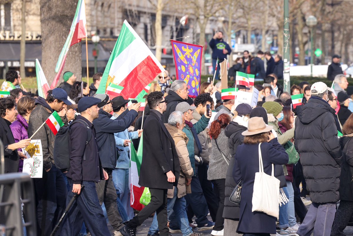 BrunoRetailleau's tweet image. La France n’est pas condamné à l’impuissance face au régime des mollahs. Elle a les leviers pour agir. Emmanuel Macron doit prendre ses responsabilités et sanctionner ce régime par le gel des avoirs des dignitaires.