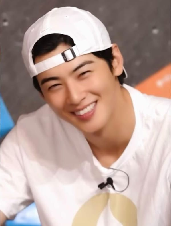 janetes836's tweet photo. @GuardiansdoEW @CHAEUNWOO_offcl “Aloha 
 um cumprimento simples, dito com todo  coração.” 💫
Amo
#CHAEUNWOO #차은우
#Aloha 
 #RomanceNoAr
 #VozQueEncanta https://t.co/M0eXGtKn4B