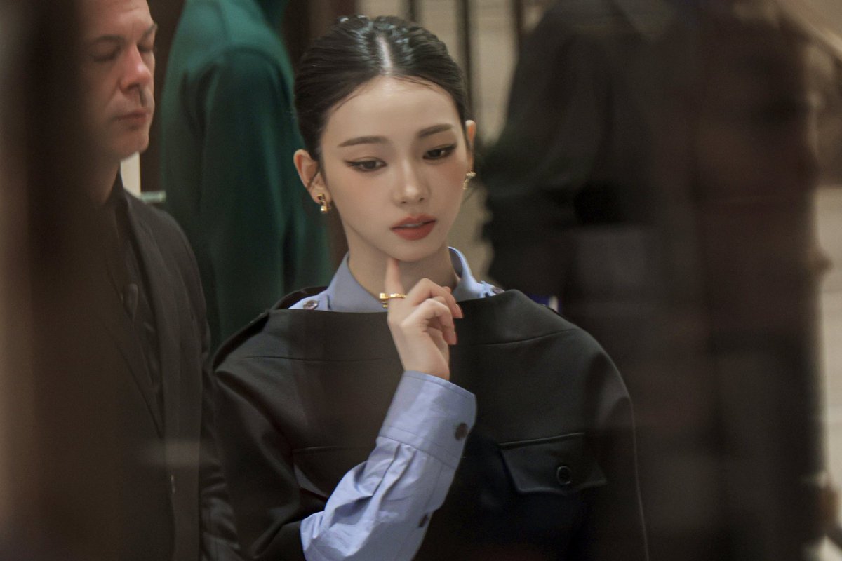 beiitelgeuse's tweet image. yang shopping                          yang nemenin