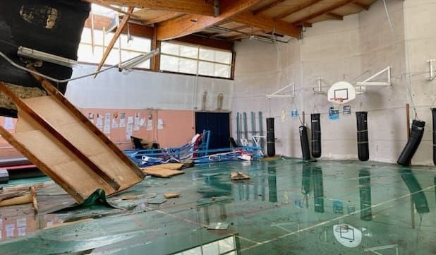 BastionMediaFR's tweet image. 🔴🇫🇷 𝗙𝗟𝗔𝗦𝗛 𝗜𝗡𝗙𝗢 — La famille d’un mineur ayant INCENDIÉ le gymnase de La Chapelle-Heulin, près de Nantes, a été TENUE RESPONSABLE et CONDAMNÉE à régler la facture des dégâts s’élevant à 384 530 €.

Une peine de 6 mois de prison avec sursis a également été prononcée.…