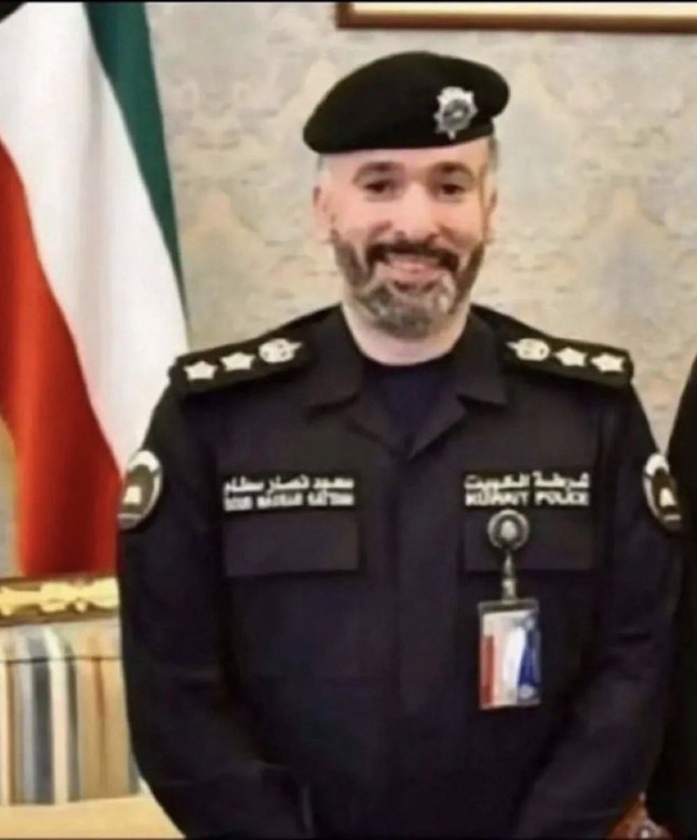 سبحان الله ..
الكويت اليوم بدت كأنها حزينة، بعد وفاة العقيد سعود نصار الخمسان متأثرًا بحريق أثناء تأدية واجبه. مواقع التواصل امتلأت بالدعاء له، رحمةً ومغفرةً،
ولفتة مؤثرة من معالي وزير الداخلية ووكيل الوزارة وقيادات وزارة الداخلية بتقدمهم جنازة الشهيد، وهو دليل على وفاء القيادة