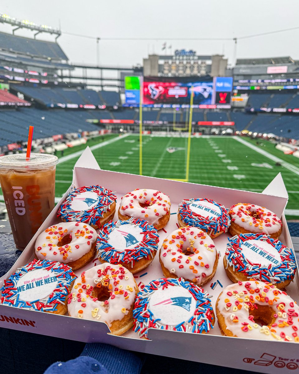 Patriots's tweet image. Admin's pregame breakfast @dunkindonuts 🍩