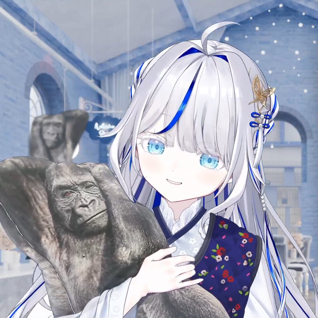 ListNote0110's tweet image. #dia_rin
방송시작부터 히나에게 받은선물을 껴안고왔는데
빨간리본은 충격이 아직 안가셔서 못붙였다고해요.
(할머니 복장에 고릴라 인형이 충격적이였어요)

린 : 사진만 그렇겠지했는데 진짜 이렇게 생겼어요.
방음부스안에서 에어컨없이 털조끼입고 셀프고문을
하는중인데 만약에 탈수오면…