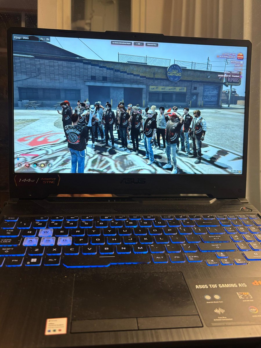 samstrashhh's tweet image. 1 tahun ya