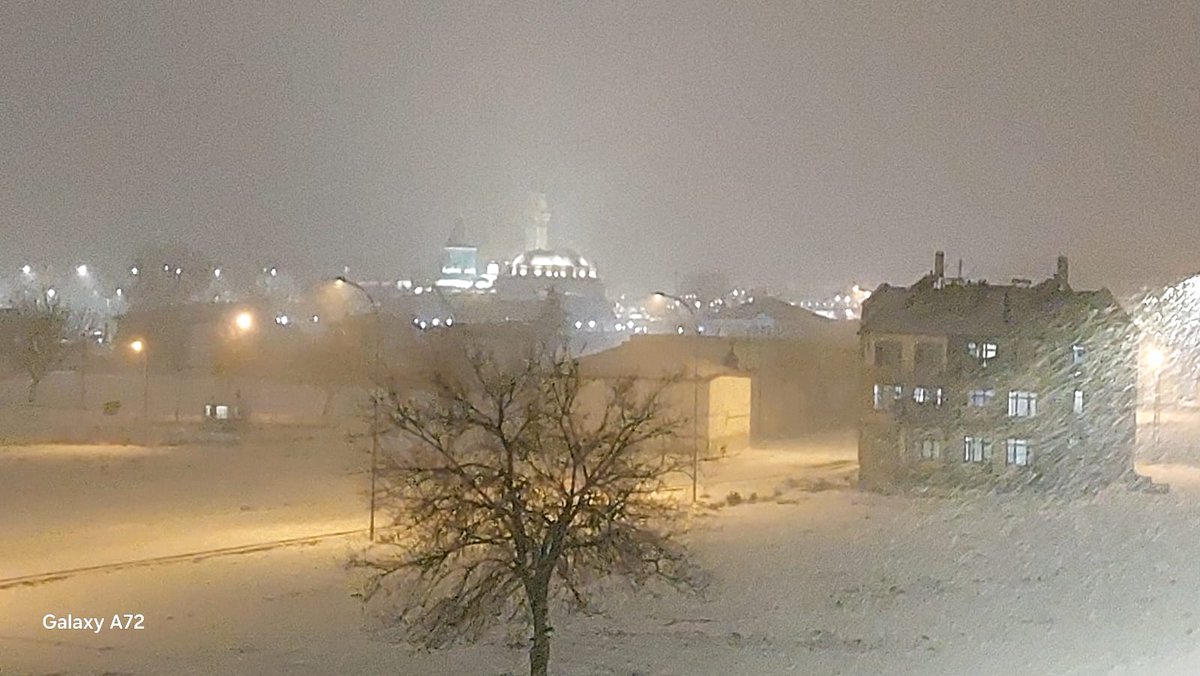 Evimden ân itibariyle Konya'da kar ve Hz.Mevlana.