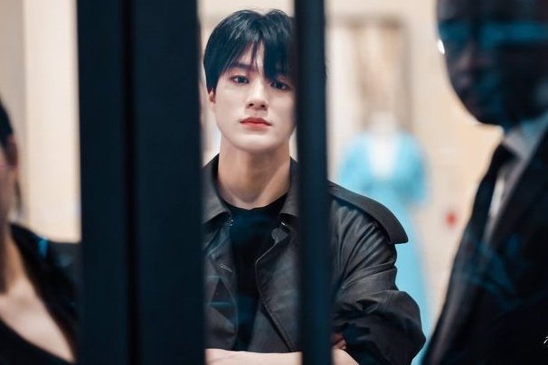 beiitelgeuse's tweet image. yang shopping                          yang nemenin