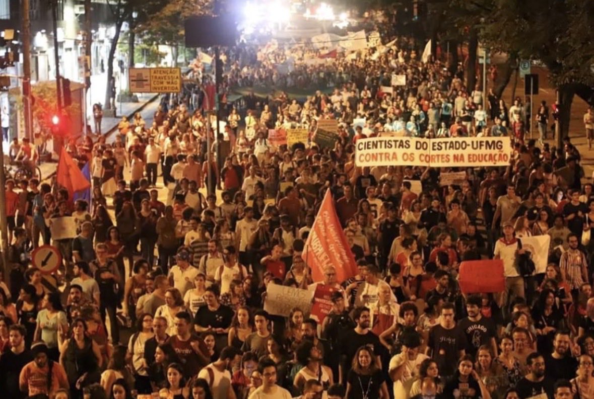 caceufmg's tweet photo. 🚨⚠️ATENÇÃO, SISU 2026⚠️🚨
Se você gosta de política, geopolítica, economia, RI e administração pública… achou seu lugar!📚
O curso de humanas mais completo da UFMG: Ciências do Estado! 💫
Nos acompanhe! #VemPraCE https://t.co/P1VXjDGBc7