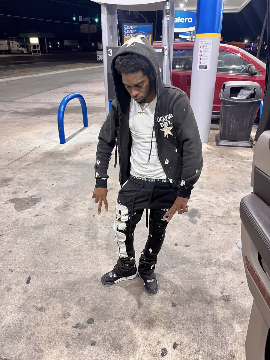 vmuney_55's tweet photo. Ain't no such thing as real niggas❌, but I'm damn sure ain't counterfeit🖤 https://t.co/G7tCjCIjNV