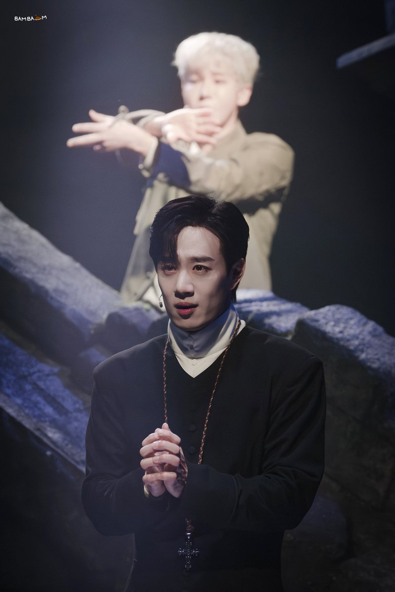 260117 뮤지컬 나르치스와 골드문트D
[스페셜 커튼콜, 요한]

나르치스 &amp; 최호승

사도 요한, 그 작품이 보고 싶네.

#나르치스와골드문트 #최호승