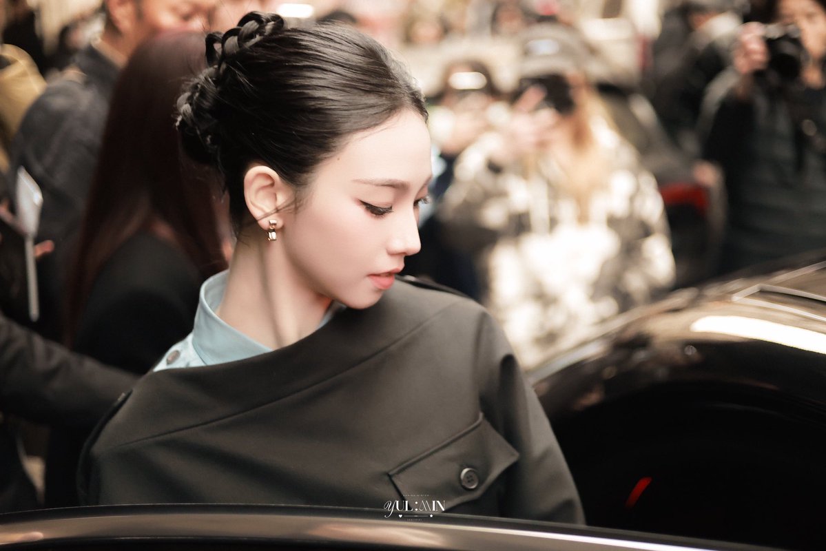 icurina's tweet image. 100% pure class our classy first lady