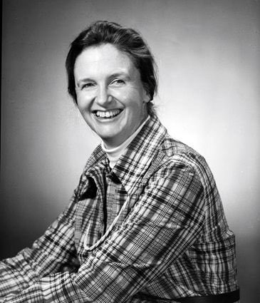 Señor Presidente <a href="/JMilei/">Javier Milei</a>: Le presento a esta genia. La primera mujer en ganar el Premio Nobel de Economía. Elinor Ostrom, politóloga.