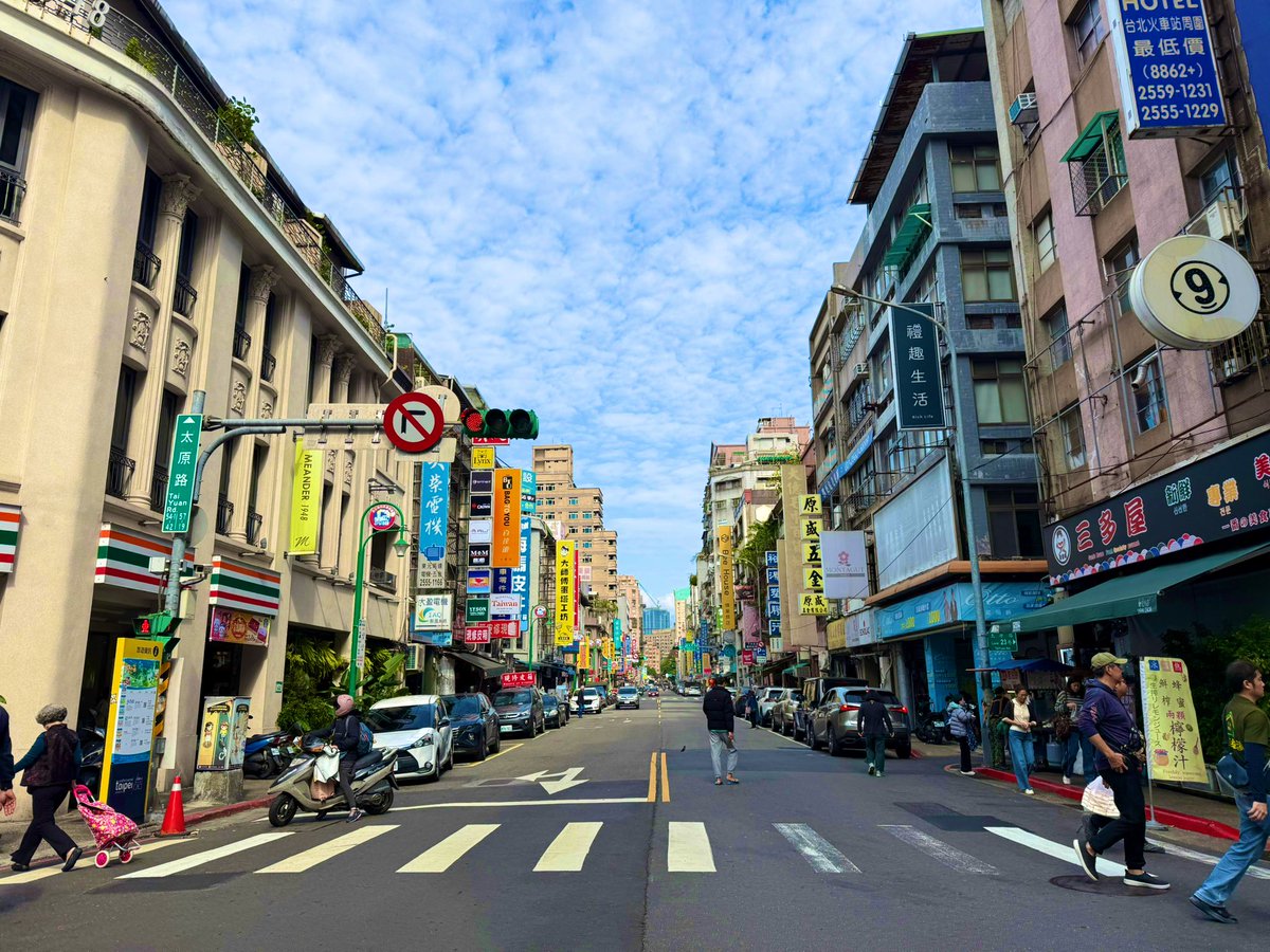 昨晩はキノコホテル、台北The Wall Live  House出演でした✈️
現地で手配して下さった竿も元気いっぱいで、楽しく演奏できました！

現地の方も暖かく迎えてくださり、美味しい物も食べれて幸せいっぱいでしたー！
ありがとうございました！
また行きたい台湾！

謝謝、再見💓