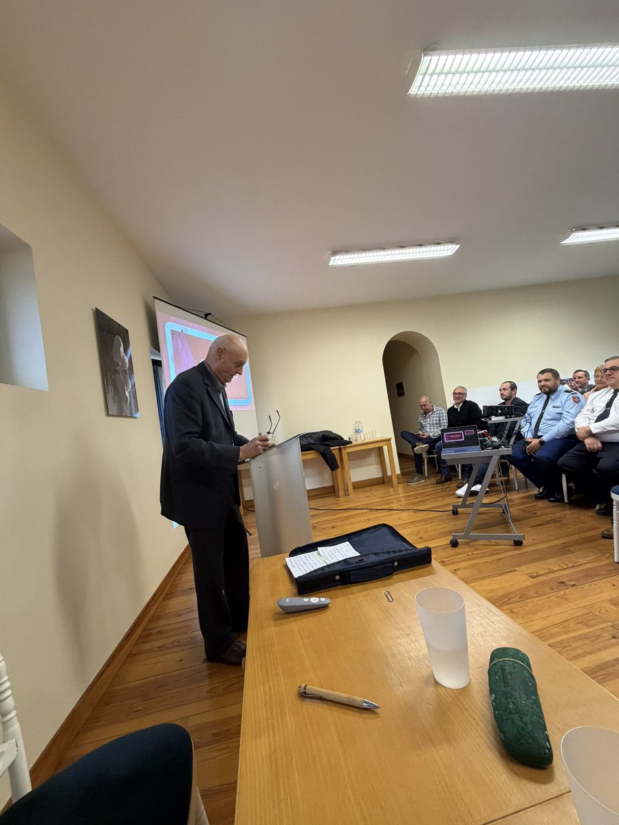 KayaSerdar1's tweet photo. ♦️   « Il faut sauver le soldat buraliste » dit le président des buralistes de l’Ariege, Gérard Maury.

Et je suis heureux d’être présent à l’assemblée générale de l’Ariege ! 
@Prefet09 @ladepeche09 @LesBuralistes @douane_france https://t.co/1wcwrrENYa