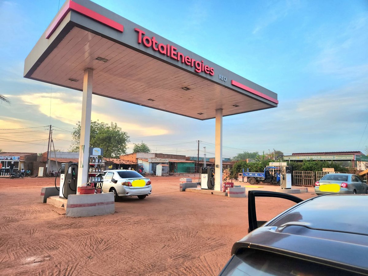 DelphineSankara's tweet photo. 🔴@TotalEnergies au Burkina🇧🇫, c’est terminé.

L’État burkinabè🇧🇫 a récupéré toutes les stations du géant français🇫🇷 et n’a pas perdu de temps pour changer l’enseigne.

Désormais, cela s’appelle #Barka_Energy.
La Lutte Contunue.... https://t.co/frge1nnFjb
