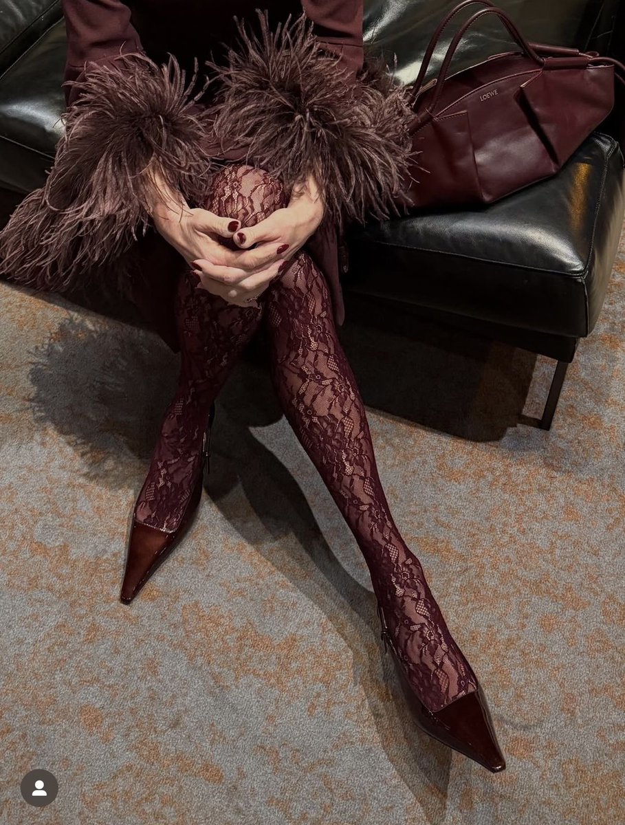 Diorgirlx's tweet image. new obsession: patterned tights