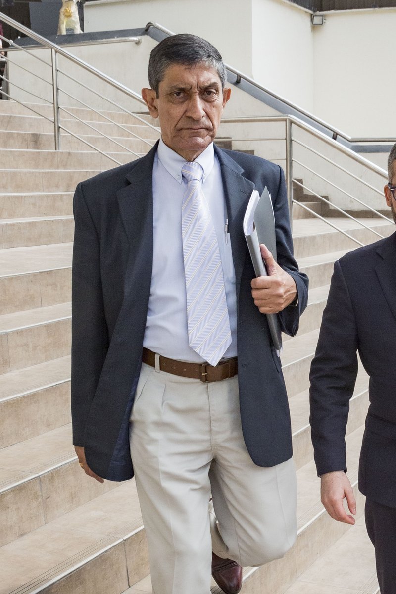 La Clínica Tezza, que pertenece a la Congregración Hijas de San Camilo, hasta ahora no da la cara a la familia de Verónica. Su director, Manuel Córdova, no quiere dar explicaciones. La ginecóloga Nitza Bútrica también prefiere guardar silencio.