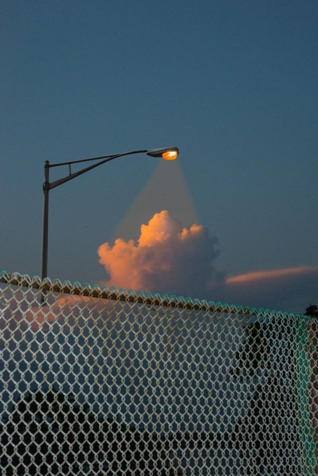 juliangleon's tweet image. バスが20分も遅れて約束の時間に間に合わなかった 🌩️