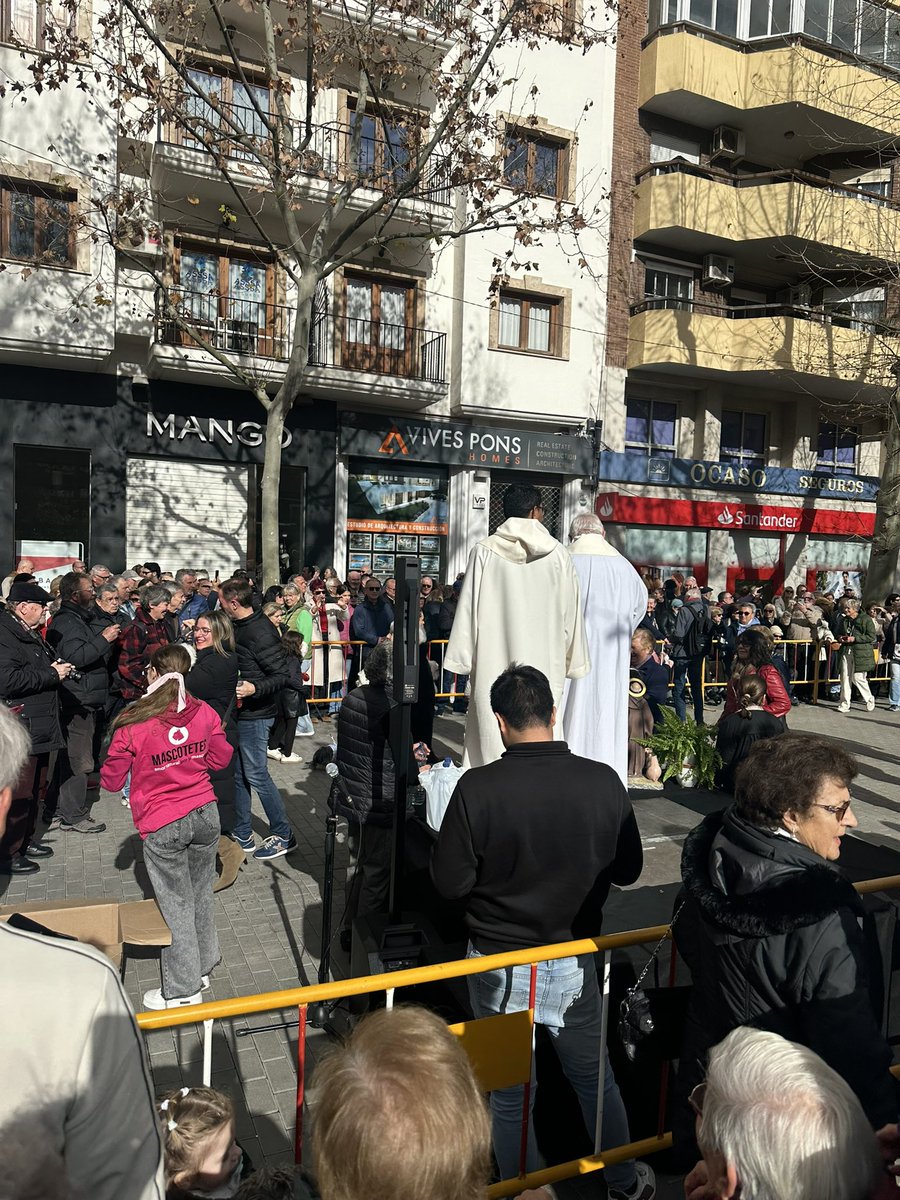 Este diumenge #Dénia ha tornat a demostrar que les tradicions també tenen potes,cues i moltes ganes de festa 🐾

Veïns,veïnes,mascotes i animalets s’han donat cita per celebrar #SantAntoni un ambient pròxim i alegre,mantenint viva una cita estimada del nostre calendari local 😉