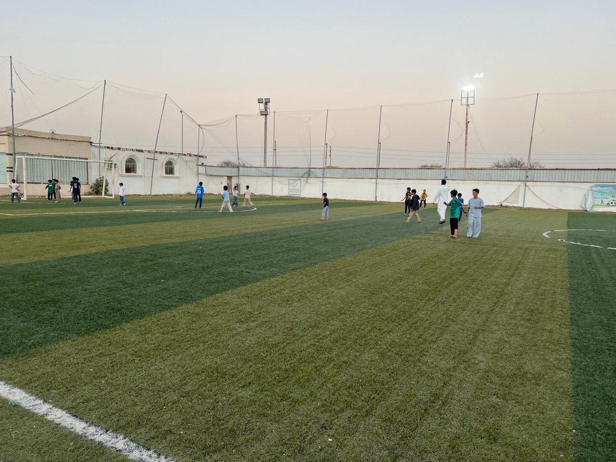 godaid_t's tweet photo. في اليوم السادس والعشرون من رجب أسدل الستار بنهاية برنامج ( رياض المعالي الربيعي ) لطلاب المرحلتين الابتدائية والمتوسطة بمقر مركز النشاط بالجمعية حيث تجاوز عدد المشاركين طيلة مدة البرنامج  ( ٣٥٠ )  طالباً .
 وقضى الطلبه أجواء ممتعه من خلال الإستمتاع بالألعاب الرياضية المختلفة . https://t.co/RMAFCHVSms