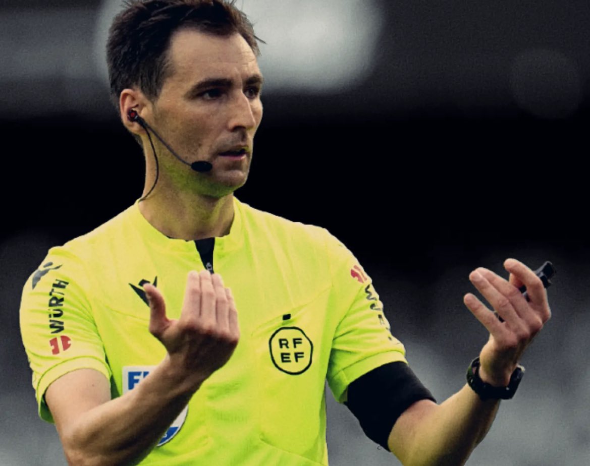 ESCANDALO 😡😡!!
Los jugadores del <a href="/FCBarcelona_es/">FC Barcelona</a> llevan más de 20 meses sin recibir sanción de 1 partido por acumulación de 5 amarillas. Una anomalía estadística sin igual en ningún club Europeo. La Mugrosa Liga Negreira 🤮 lo tiene todo atado y manipulado, son una MAFIA....🤐