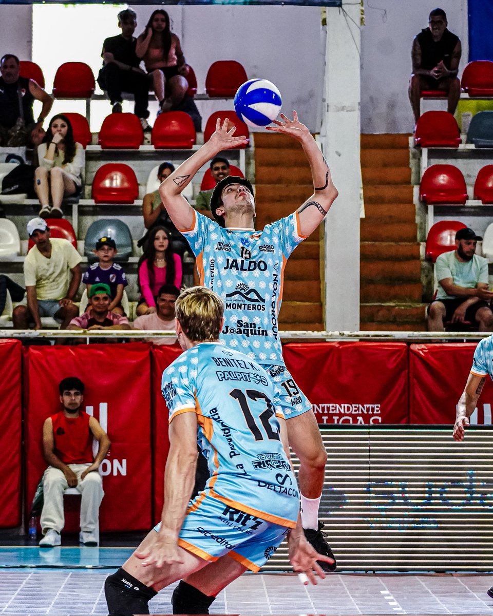 #LVA Final del 4° Set. 

Tour 4 - Fecha 12

Monteros Vóley 22 (2) - Tucumán de Gimnasia 25 (2)

En vivo:  youtube.com/live/IdO1yHI4E…

#OrgulloNaranja
#SomosMVC