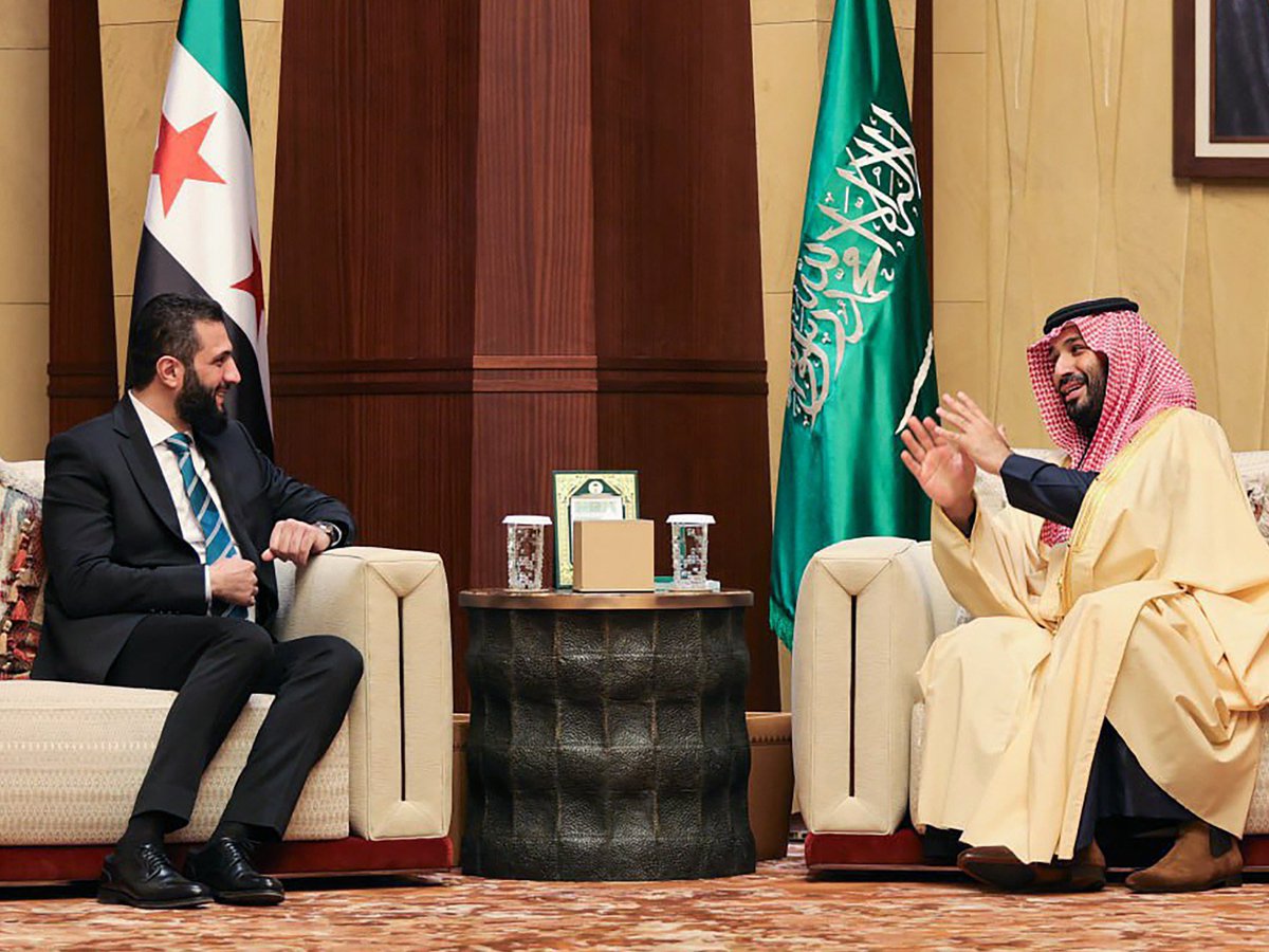 عاجل :

سمو ولي العهد الأمير محمد بن سلمان 
يتلقى اتصالا هاتفيا من الرئيس السوري أحمد الشرع قبل قليل

- يأتي اتصال الرئيس الشرع بعد سلسلة انتصارات حققها الجيش العربي السوري وكذلك اتفاق مع تنظيم قسد يبسط خلاله سلطة الدولة السورية .