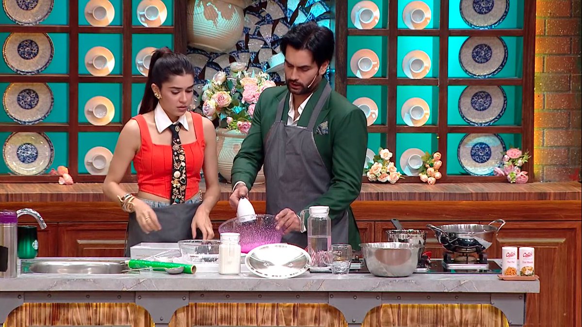 rohonsong's tweet photo. From EP18, #VivianDsena &amp; #EishaSingh made "mashmallow and Hot Chocolate" 😍🧑‍🍳
 #LaughterChefs3 https://t.co/Z2thHyNNhR