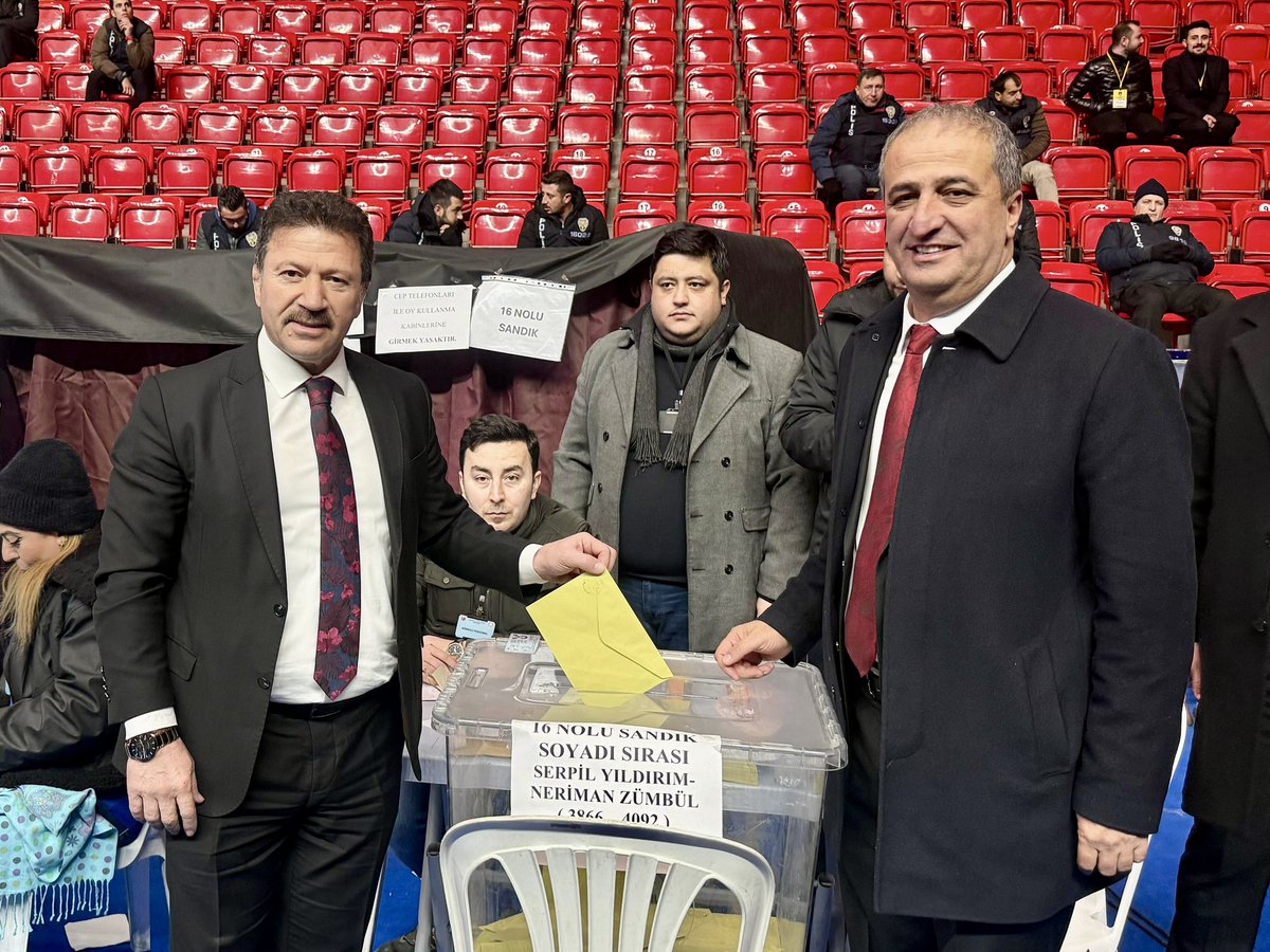 MehmetYiginer's tweet image. Ankara Servis Aracı İşletmecileri Esnaf Odamızın Olağan Genel Kurul Toplantısına, Esnaf Odası Başkanlarımız ile birlikte katılım sağladık.

Delege olarak oyumu kullandığım ve yakından takip ettiğim genel kurulda; rakibine fark atarak güven tazeleyen Ankara Servis Aracı…