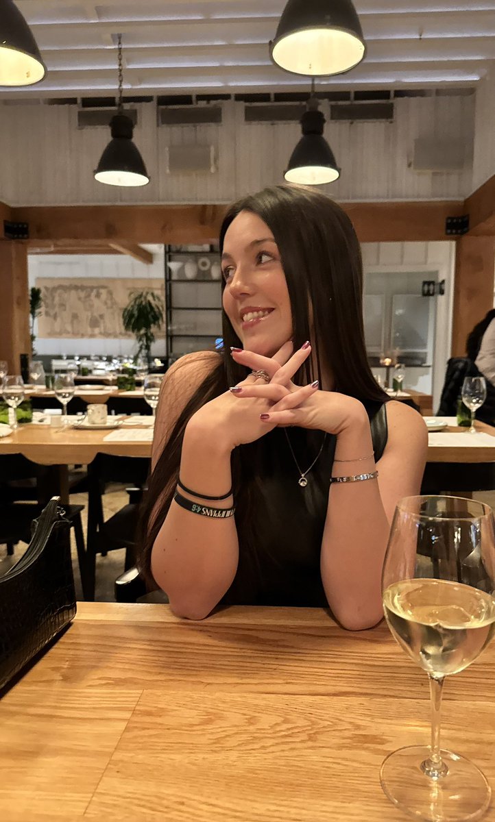 Bow4Haley's tweet photo. pov: on a date with me…. except you’ll never know what that’s like loser🤣🤣 https://t.co/Wd3q5WYaxV