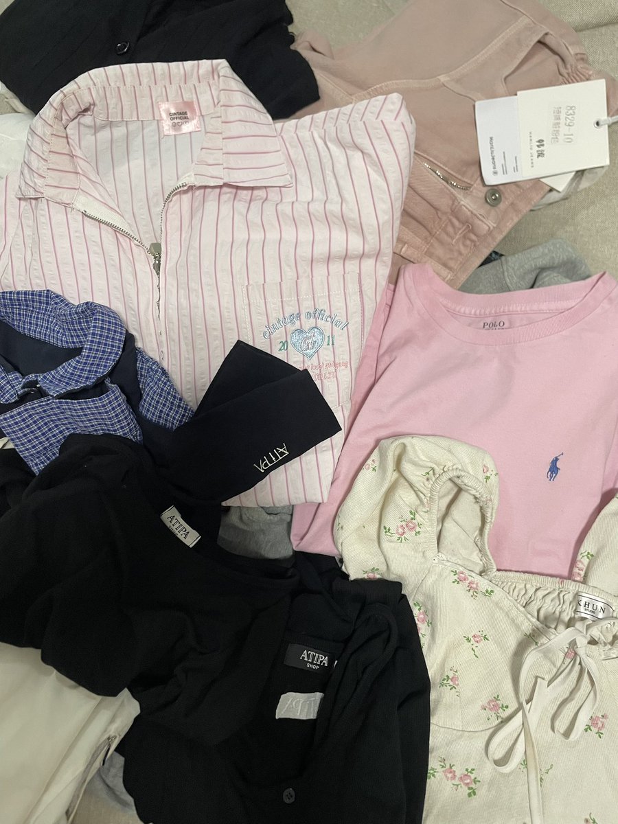 yokkiiza's tweet image. ส่งต่อ เสื้อผ้าค่ะ ของเราเอง มีไอจีบ้างง
มีมากกว่าในรูปค้าบ
📮เหมาส่ง45บาท รี&amp;amp;ปัก (ลด10บาทค้าบ)
ขอดูพตได้น้า ฟอลไว้เรามีแถมของเล็กๆน้อยๆ สำหรับคนเอ้ฟฟ 
#ส่งต่อcintage #ส่งต่อเสื้อผ้าราคาถูก #ส่งต่อเสื้อผ้า #ส่งต่อstylist #โล๊ะตู้เสื้อผ้า #ส่งต่อbeming #ส่งต่อเสื้อผ้ามือสอง