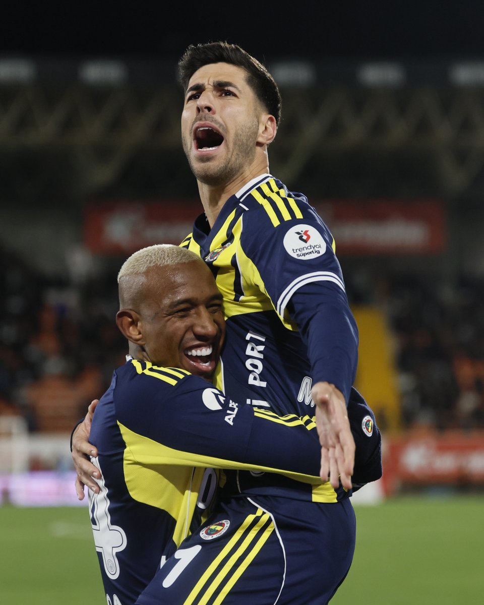 The assist provider ✅
The goal scorer ⚡
Both captured in one epic moment! 📸