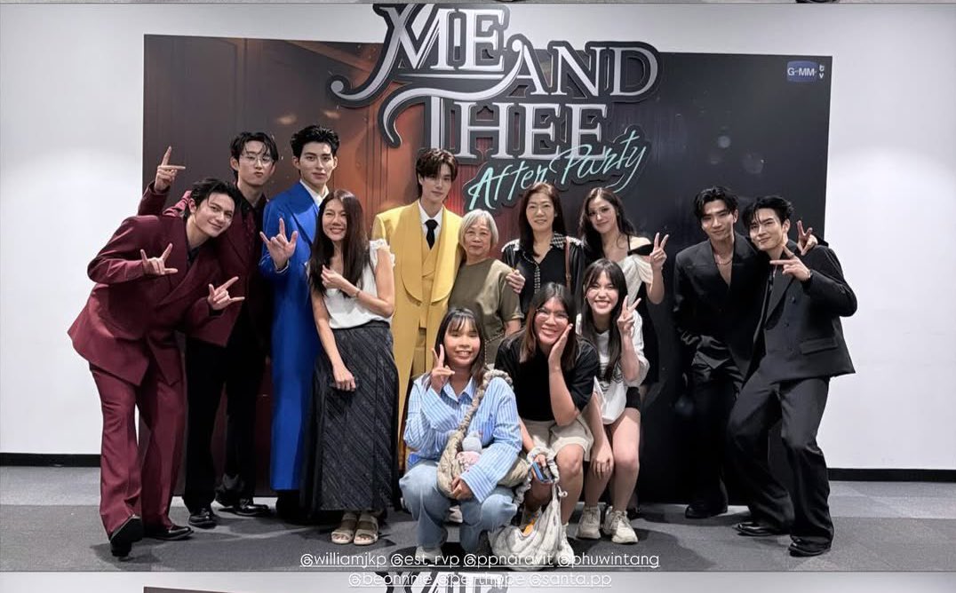 _softaura's tweet image. me and thee cast with phuwin's family🫳❤️

#MeAndTheeSeriesAfterParty